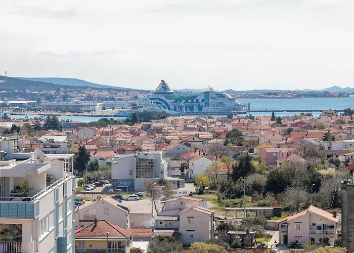 Beach Days-Panoramic City/Sea View Apartment